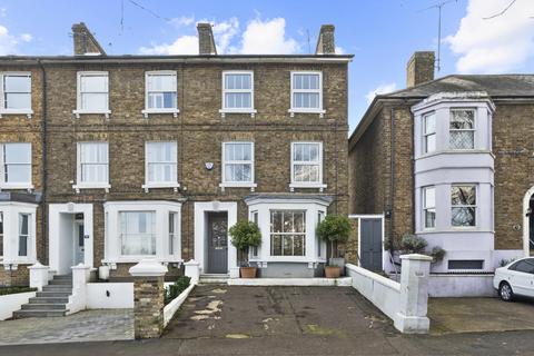 4 bedroom end of terrace house for sale - Portland Road, Hertfordshire CM23