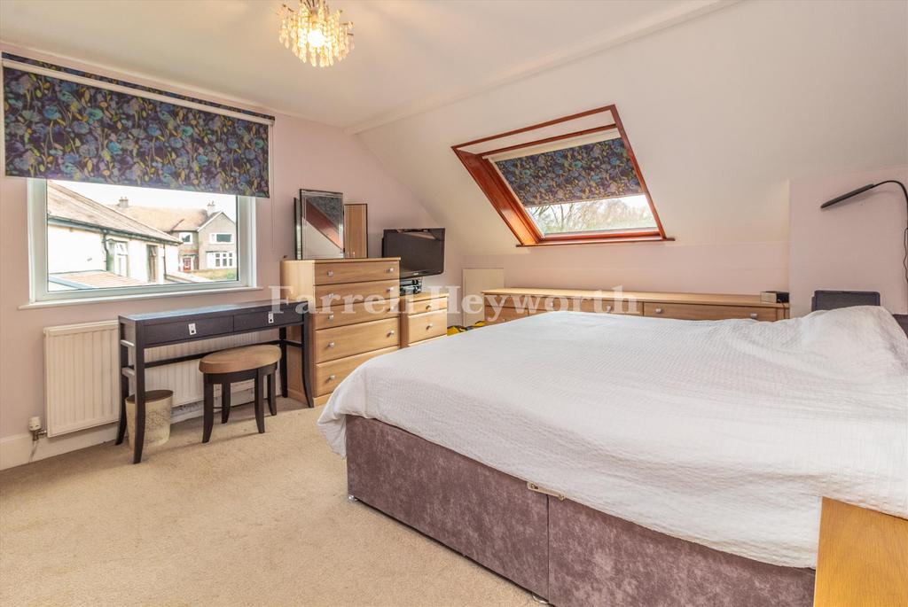 Bedroom 1 image 2