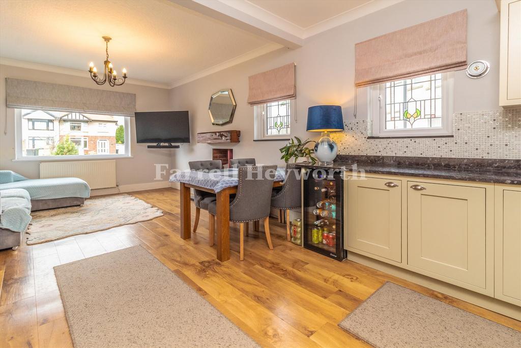 Lounge Dining Area i
