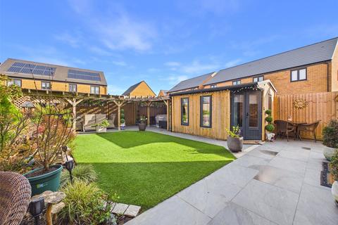 3 bedroom detached house for sale, Ruby Avenue, Bishops Cleeve, Cheltenham, Gloucestershire, GL52