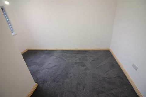3 bedroom house to rent, St. Johns Close, Leeds