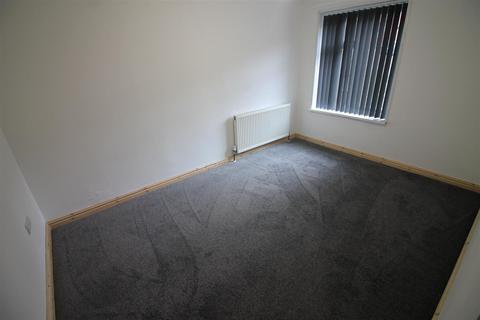 3 bedroom house to rent, St. Johns Close, Leeds