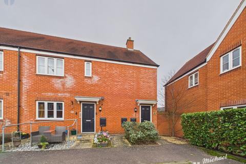 2 bedroom maisonette for sale, Cardinal Drive, Aylesbury