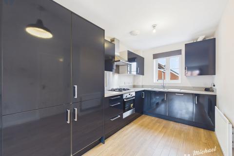 2 bedroom maisonette for sale, Cardinal Drive, Aylesbury