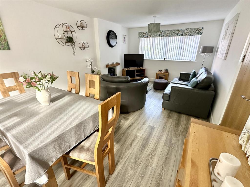Living/dining room
