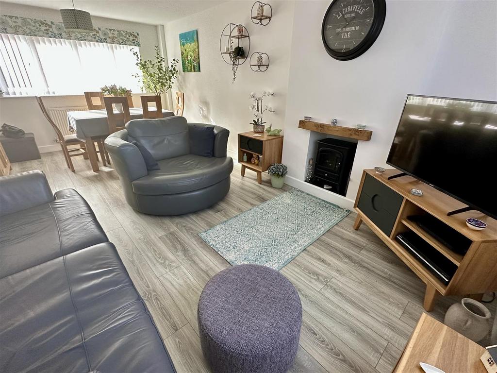 Living/dining room