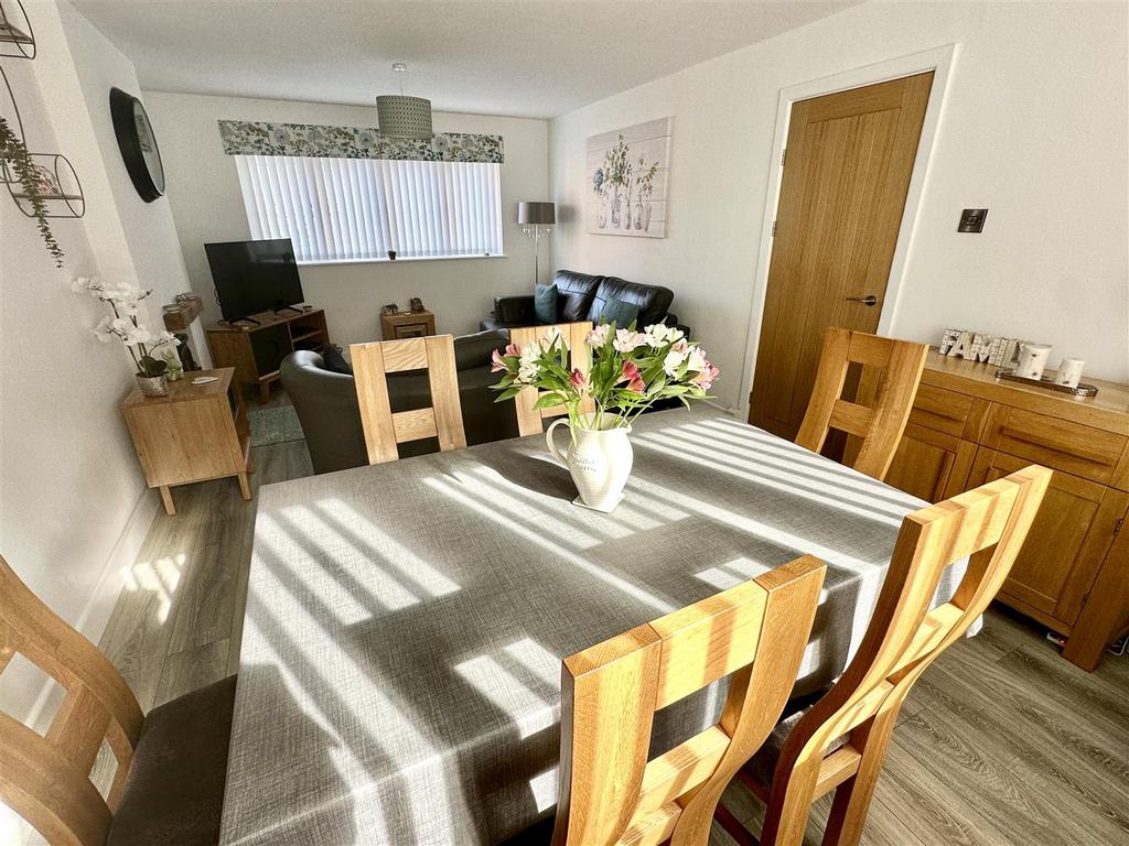 Living/dining room