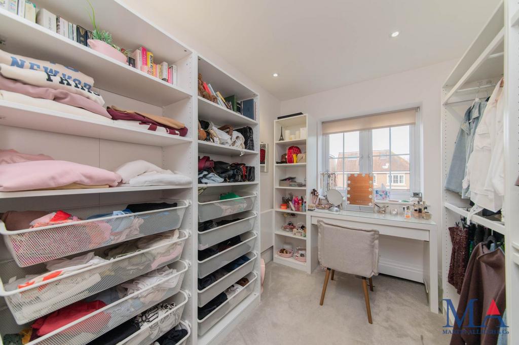Walk-in wardrobe