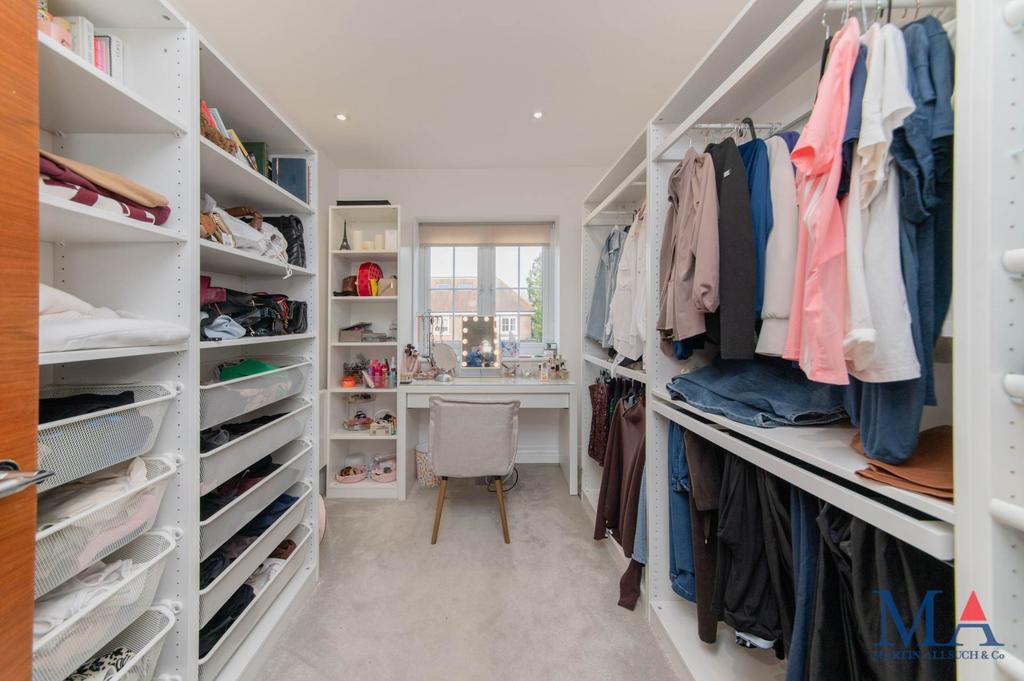 Walk-in wardrobe