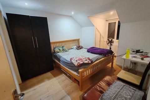 undefined, Larch Close, London E13