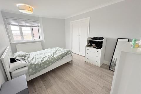 2 bedroom flat to rent, Ashford Road, London, NW2