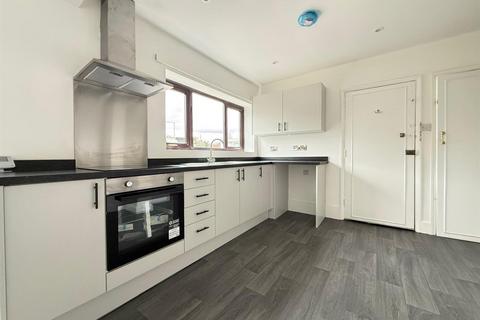 3 bedroom semi-detached house to rent, Edgeway, Nottingham NG8