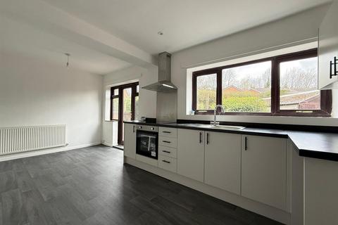 3 bedroom semi-detached house to rent, Edgeway, Nottingham NG8