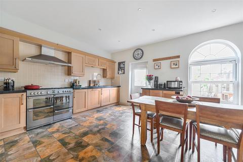 4 bedroom end of terrace house for sale, Tarragon Road, Maidstone