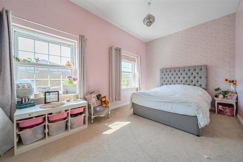4 bedroom end of terrace house for sale, Tarragon Road, Maidstone