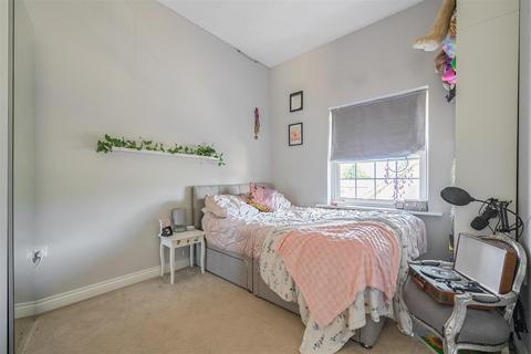 4 bedroom end of terrace house for sale, Tarragon Road, Maidstone
