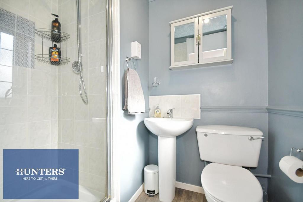 BED 1 ENSUITE 01.jpg
