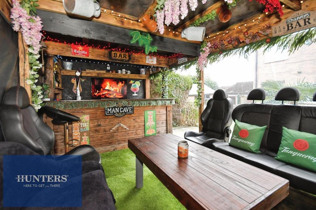 REAR GARDEN BAR 04.jpg