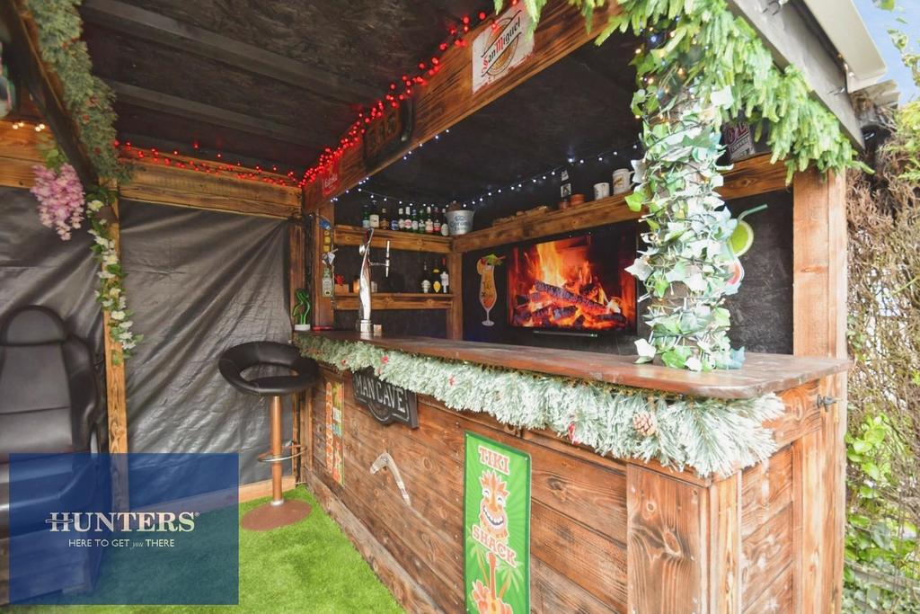 REAR GARDEN BAR 06.jpg