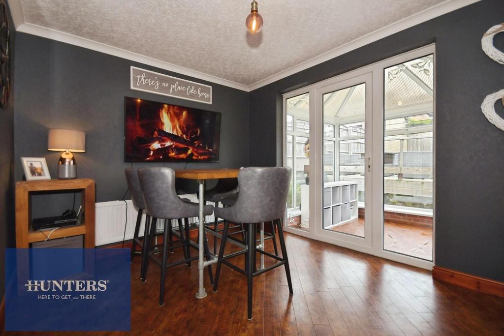 DINING ROOM 01.jpg