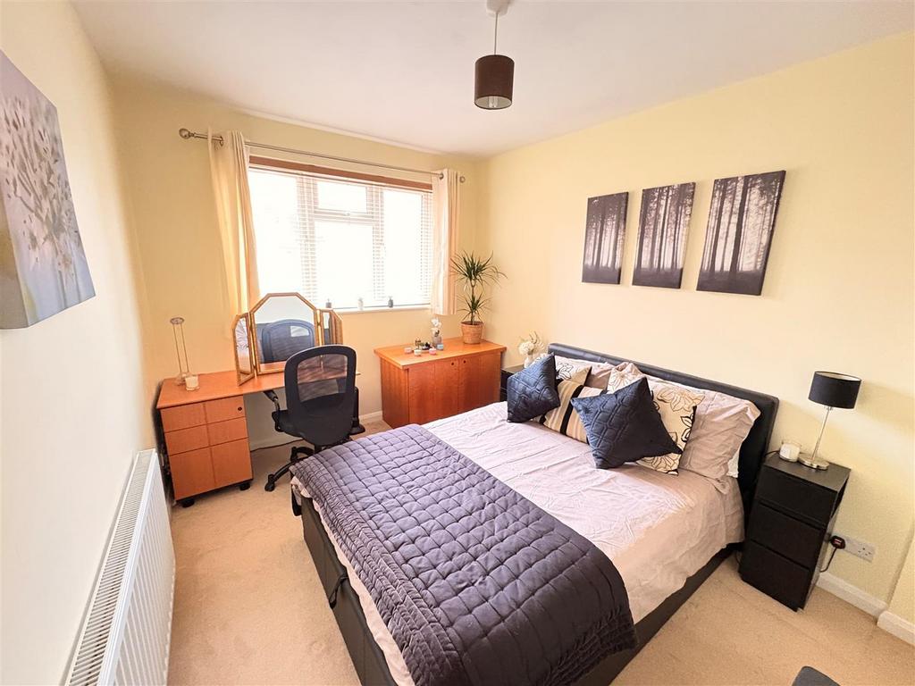 GF bedroom.jpg