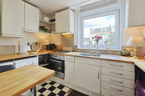 1 bedroom flat for sale, Lavender Hill, London, SW11