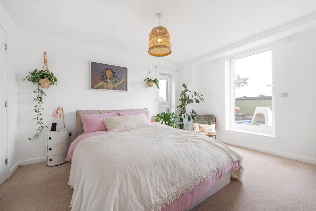 Bedroom 2.JPG