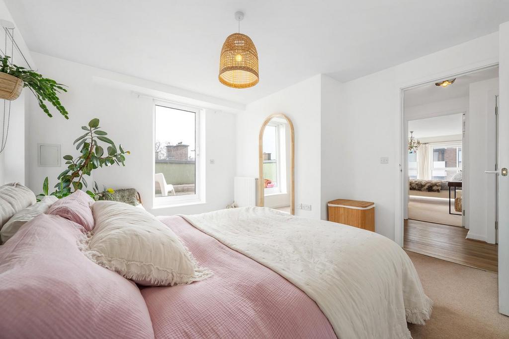 Bedroom 2 (2).JPG