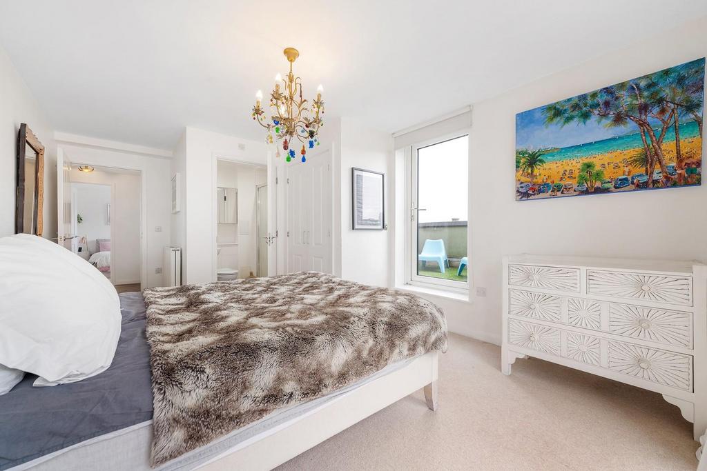 Bedroom 1 (3).JPG