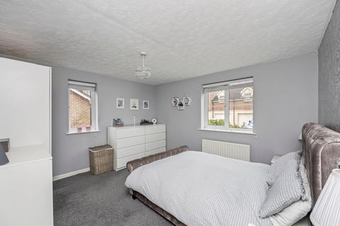 undefined, Oakhill Chase, Crawley RH10