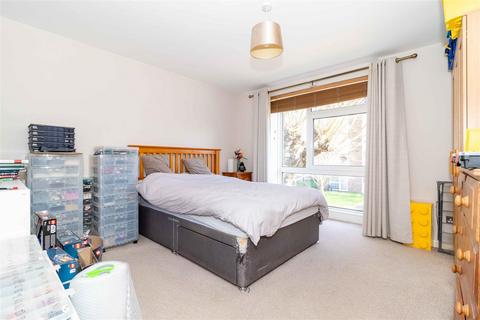 2 bedroom flat for sale, Dorchester Gardens, Worthing