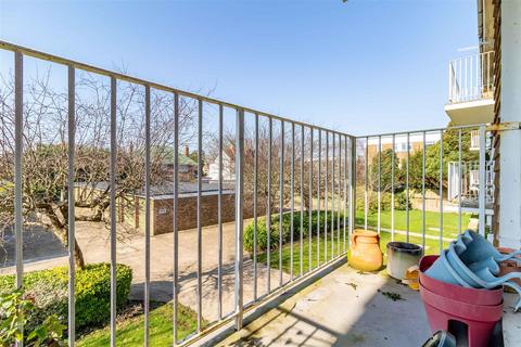 2 bedroom flat for sale, Dorchester Gardens, Worthing