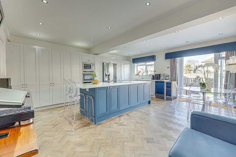 4 bedroom semi-detached house for sale, Rayleigh Road, Hutton, Brentwood, CM13