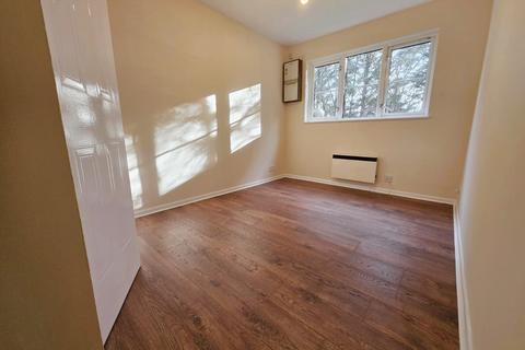 undefined, Autumn Drive, Sutton SM2