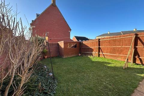3 bedroom end of terrace house for sale, Connolly Road, Northampton NN5