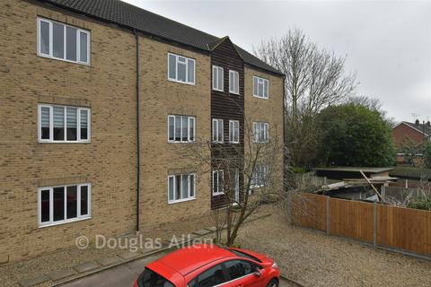 2 bedroom apartment for sale, Victoria Road, Stanford-Le-Hope, Essex