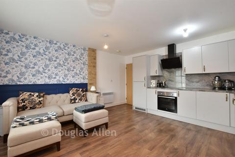 2 bedroom apartment for sale, Victoria Road, Stanford-Le-Hope, Essex