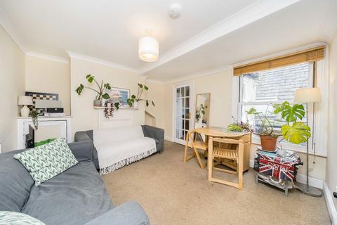 3 bedroom flat to rent, Tremadoc Road, London SW4