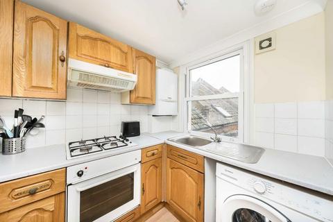 3 bedroom flat to rent, Tremadoc Road, London SW4