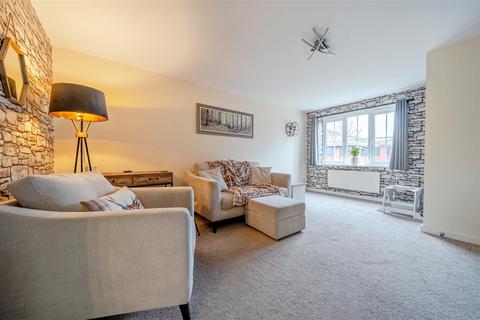 3 bedroom end of terrace house for sale, Hawkstone Close, Kidderminster