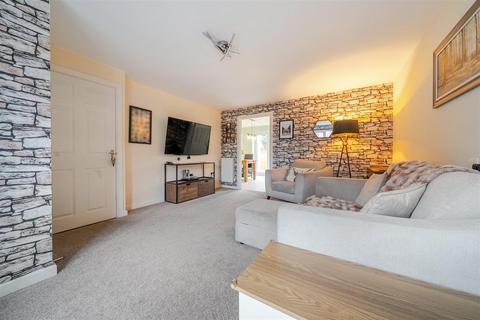 3 bedroom end of terrace house for sale, Hawkstone Close, Kidderminster