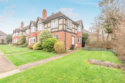 2 bedroom flat to rent, Chase Road, N14