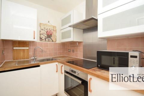 2 bedroom maisonette to rent, Heath Road, Harrow HA1