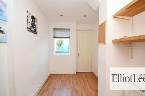 2 bedroom maisonette to rent, Heath Road, Harrow HA1