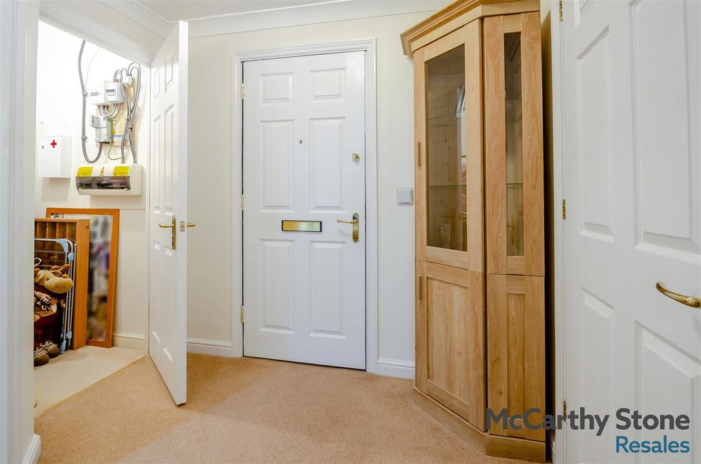8680904-interior15.jpg