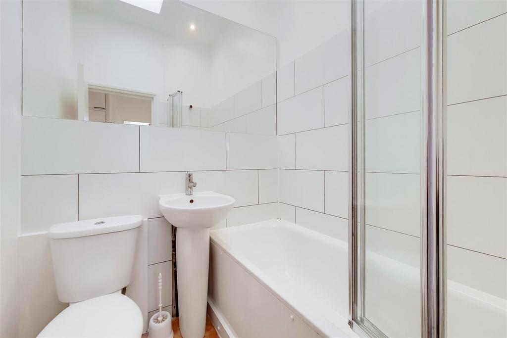 6 Bathroom-0.jpg