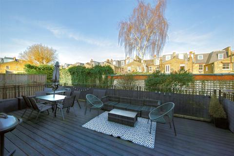 2 bedroom flat to rent, Voltaire Buildings Garratt Lane Earlsfield