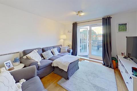 2 bedroom flat to rent, Voltaire Buildings Garratt Lane Earlsfield