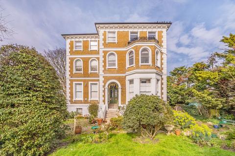 undefined, Upper Sunbury Road, Hampton TW12