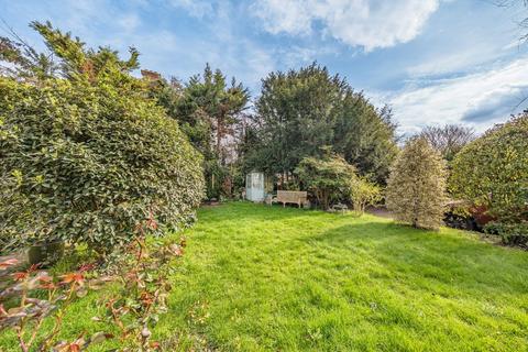 2 bedroom flat for sale, Upper Sunbury Road, Hampton TW12